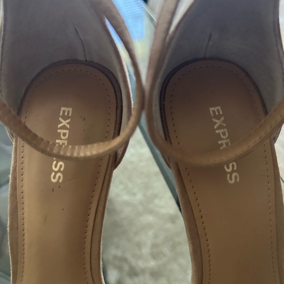 Express - Picture 2 of 8